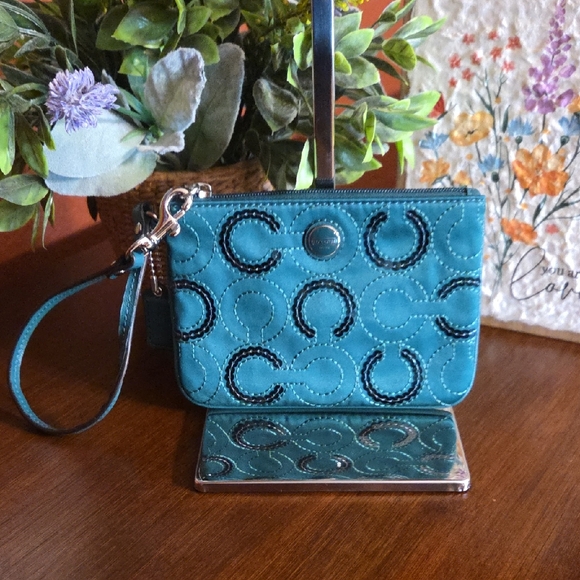 Coach Handbags - Coach Signature C Wristlet EUC